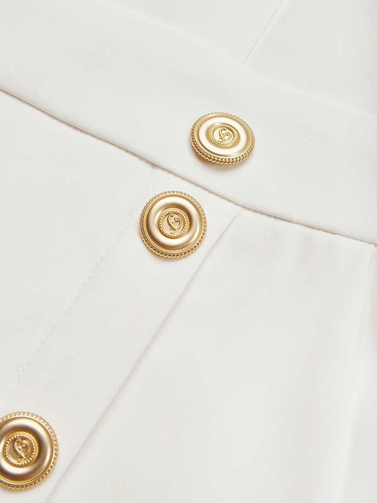 Malene™ | Robe midi unie avec fente à boutons et décolleté rond