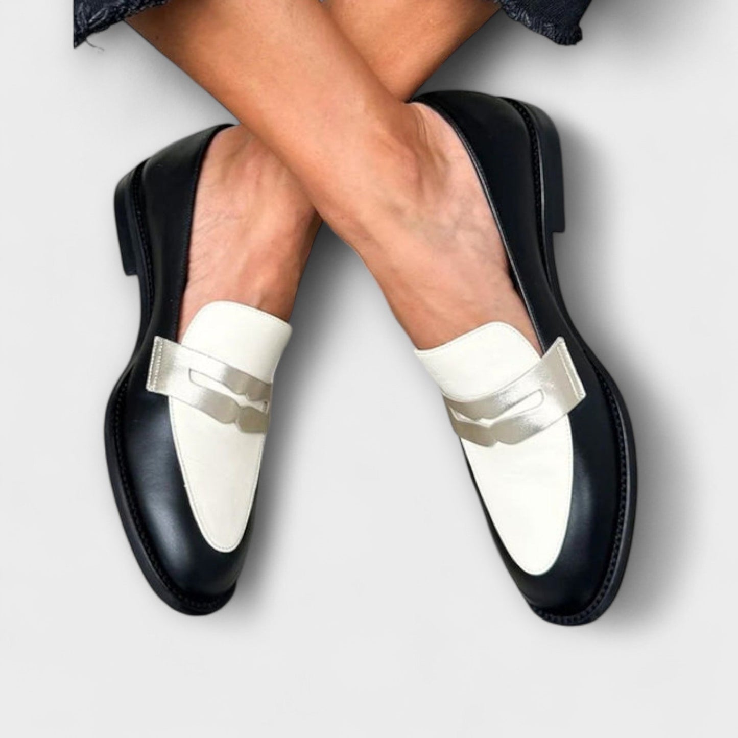 Valeria™ | Mocassins Noirs avec Brillance Métallique