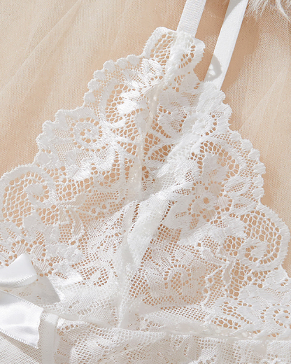 Julia™ | Robe de nuit en dentelle sensuelle avec décolleté en V profond & G-string